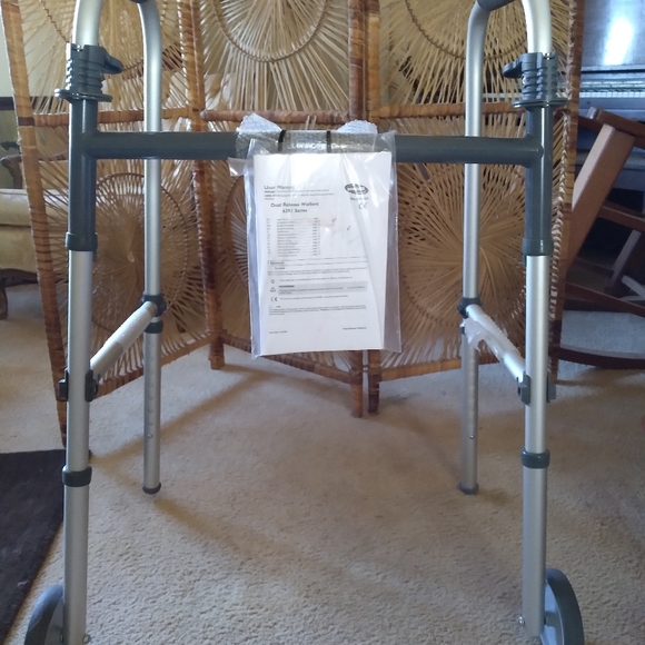 Invacare Class Dual - Picture 2 of 2